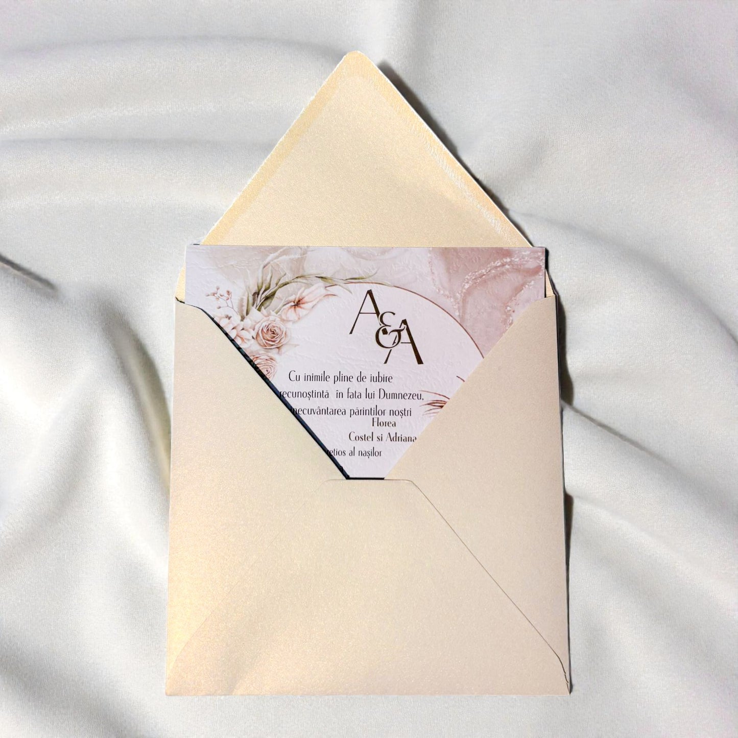 Invitație nuntă elegantă crem florală cu design romantic premium