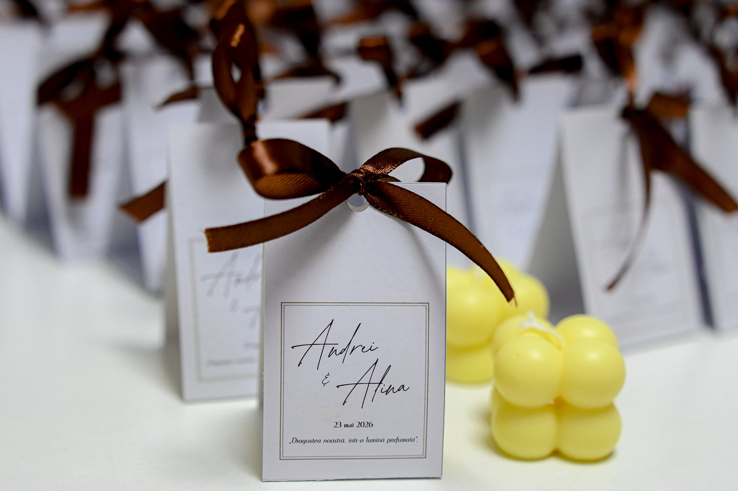 Mărturii Nuntă Lumânare Bubble Premium – Cutie Elegantă cu Fundă Satin și Etichetă Personalizată