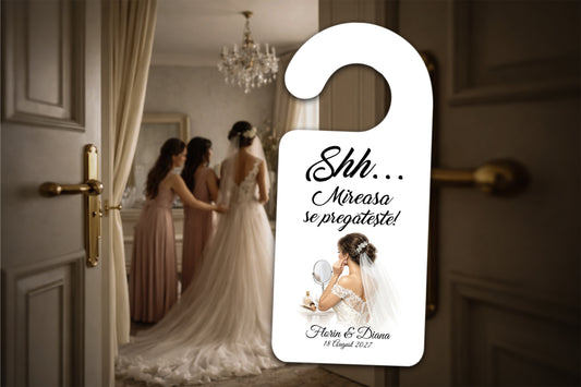 Agățătoare ușă nuntă „Shh… Mireasa se pregătește” – model elegant personalizat