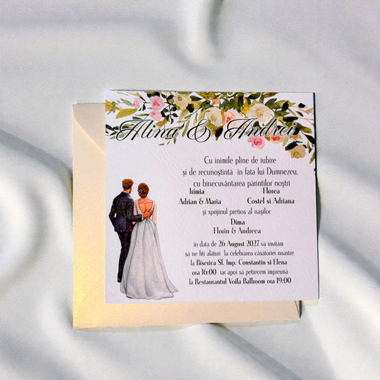 Invitație nuntă romantică cu mire și mireasă și design floral elegant