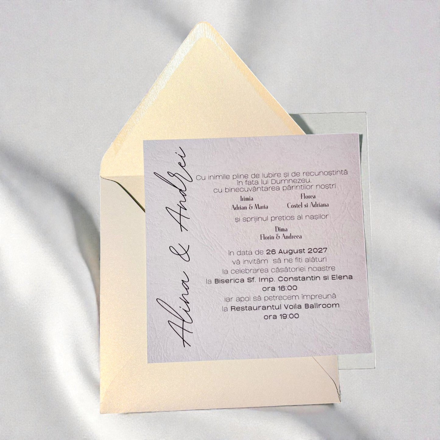 Invitație nuntă modernă crem cu design minimalist și text elegant