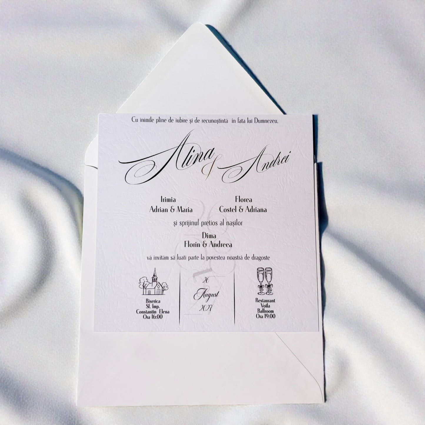 Invitație nuntă elegantă crem cu scris caligrafic și design clasic