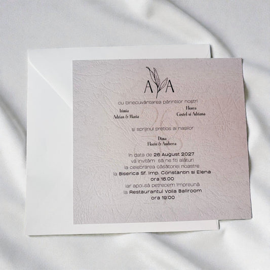 Invitație nuntă crem minimalistă cu monogramă și design elegant
