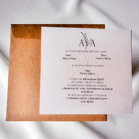 Invitație nuntă minimalistă elegantă cu monogramă și plic kraft