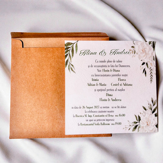 Invitație nuntă florală cu frunze verzi și plic kraft – design elegant natural
