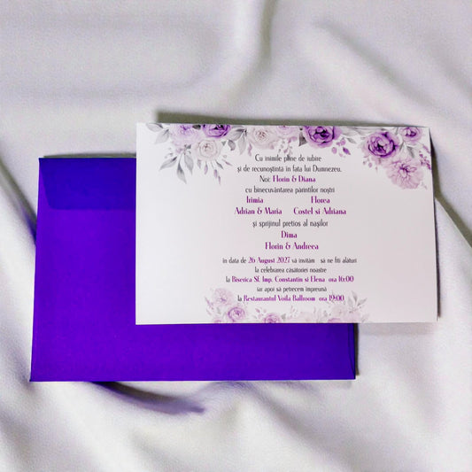 Invitație nuntă florală mov elegantă cu plic colorat
