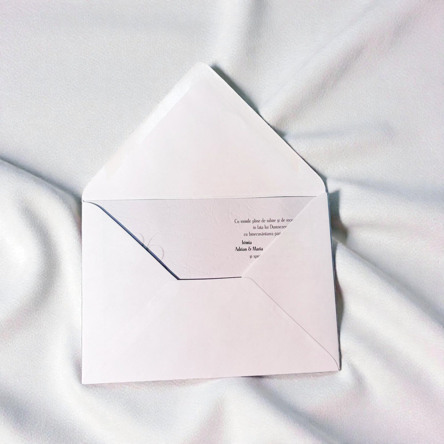 Invitație nuntă elegantă minimalistă albă cu plic