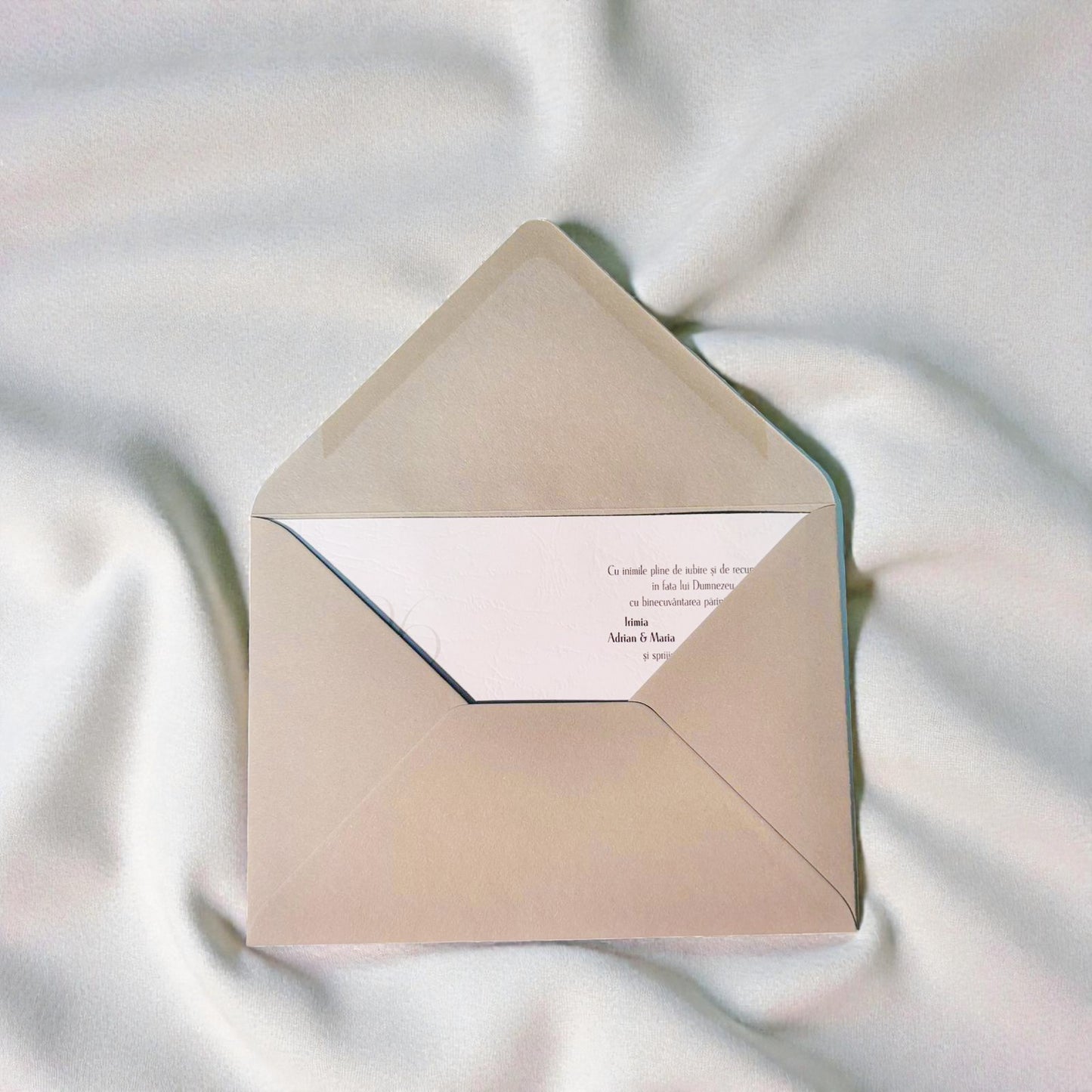 Invitație nuntă elegantă minimalistă cu plic ivory