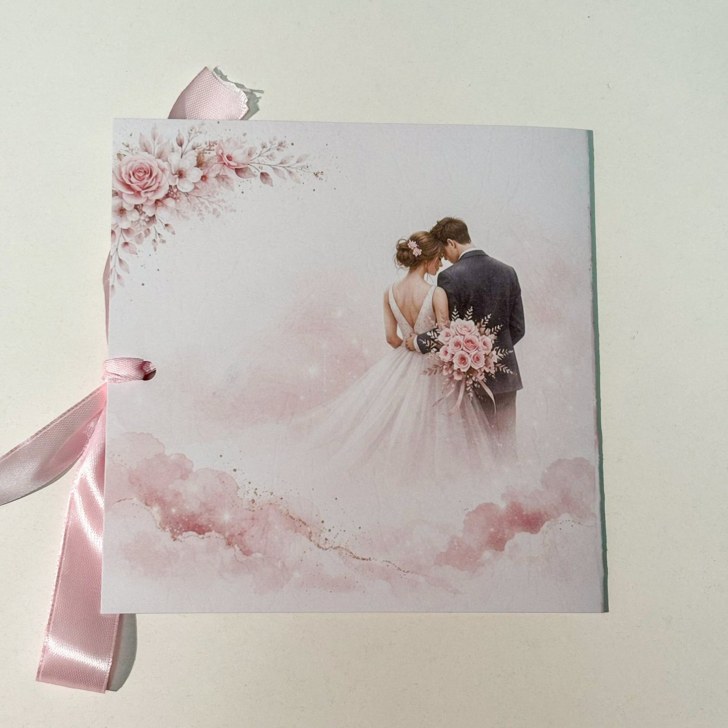 Invitații Nuntă Tip Carte Roz Pastel cu Flori și Miri – Design Romantic Delicat